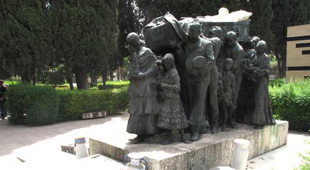 Uno de los lugares que se visitará el 29 de septiembre será el impactante mausoleo en memoria de Joselito en el cementerio de Sevilla.