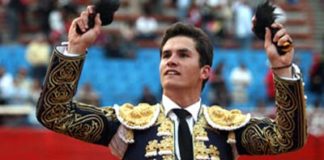Daniel Luque con las dos orejas en México. (FOTO: J.A.Sainos)