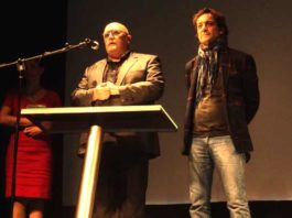 El productor de la película, Rogelio Delgado, y su director, Álvaro de Armiñan. (FOTO: Javier Martínez)