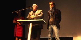 El productor de la película, Rogelio Delgado, y su director, Álvaro de Armiñan. (FOTO: Javier Martínez)