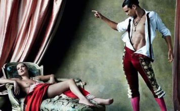 José María Manzanares y la modelo Kate Moss posan semidesnudos para la revista Vogue.