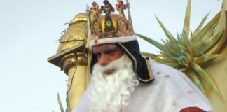 El periodista taurino sevillano Francisco Mateos, Rey Melchor en Aznalcóllar (Sevilla).