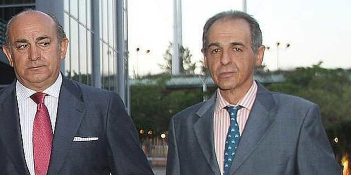 Antonio Tornay, a la derecha, junto a su hermano Manolo. (FOTO: ABC-Sevilla)