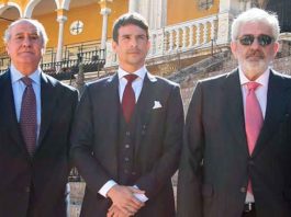Los empresarios de Sevilla con Manzanares el día de la presentación de los carteles el pasado viernes.