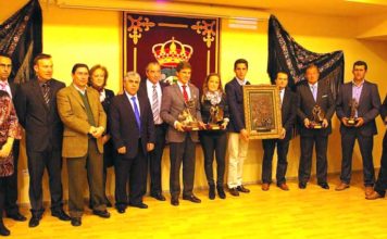 Acto de homenaje a Pepe Luis Vázquez en Villaseca de la Sagra, con asistencia de familiares del maestro sevillano.