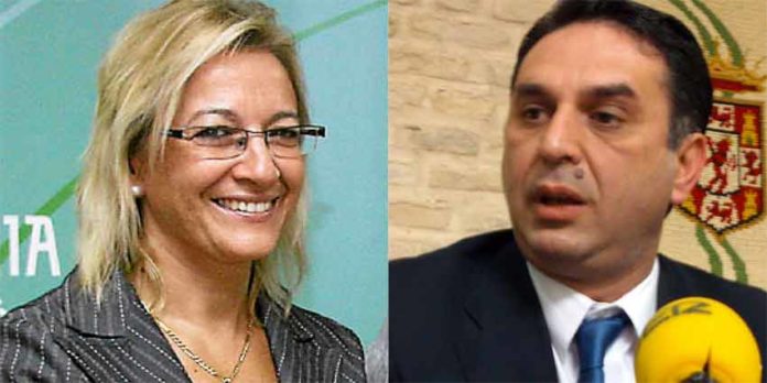 La ex delegada de la Junta, Carmen Tovar, y el actual, Javier Fernández, que parece seguir la nefasta senda de su antecesora.