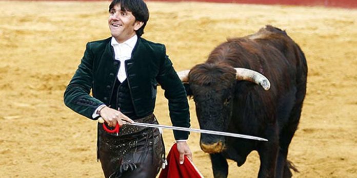 Diego Ventura ha vuelto a torear a pie, esta vez en Higuera de la Sierra. (FOTO: González Arjona)