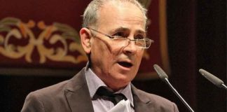 Víctor Gomez Pin durante el pregón. (FOTO: ABC-Sevilla)