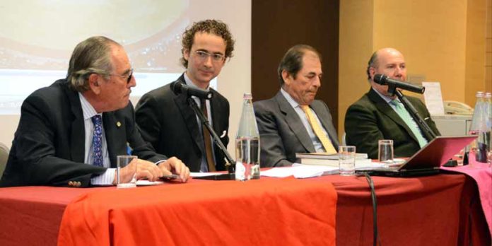 Los hermans Eduardo y Antonio Miura durante el acto del Club Taurino de Milan.