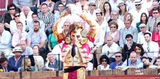 Juan José Padilla en el tercio de banderillas. (FOTO: lopezmatito.com)