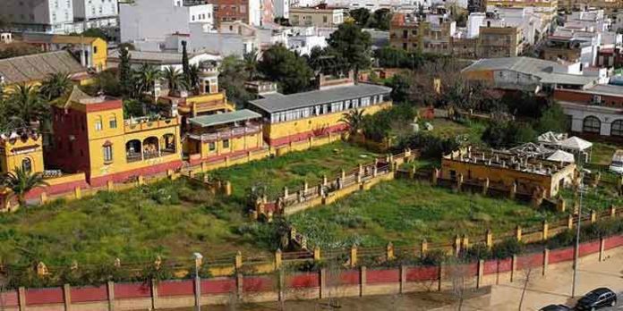 Los abandonados corrales de la Real Venta de Antequera en la actualidad. (FOTO: Jesús Spínola/ABC-Sevilla)