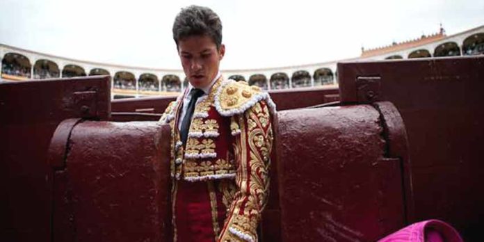 Luque se retira cabizbajo al callejón. (FOTO: las-ventas.com)