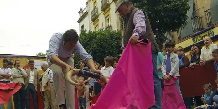 Toreo de salón en pleno corazón de Triana.