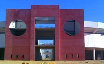 Fachada de la plaza de toros de Utrera.