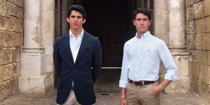 Los dos novilleros utreranos que participan en las novilladas de promoción de la Maestranza este año: Fernando González y Daniel Araujo. (FOTO: lopezmatito.com)