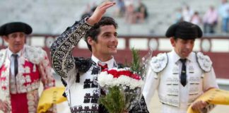 El novillero Mario Diéguez, en la vuelta al ruedo en el quinto. (FOTO: las-ventas.com)
