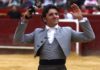 Diego Ventura con una de las dos orejas ganadas esta tarde en la plaza de toros de Valencia. (FOTO: González Arjona)