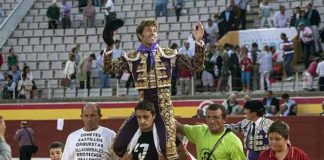 Manuel Escribano, a hombros esta tarde en Palencia.