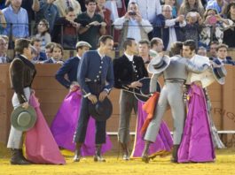 Los toreros participantes en el festival solidario de Sevilla el pasado 12 de octubre. (FOTO: lopezmatito.com)