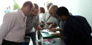 Masiva respuesta en la pasada Feria de San Miguel de los empleados de la plaza en sus elecciones para comité de empresa. (FOTO: Javier Martínez)