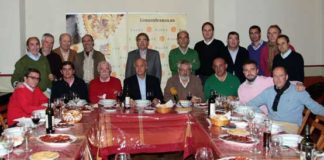 Los empresarios de la Maestranza, junto con parte de la prensa sevillana a la que invitó al reciente almuerzo en el que se produjeron las declaraciones que han terminado por hartar la paciencia de las figuras. (FOTO: Arjona)