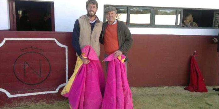 Manuel Escribano y Espartaco, en el tentadero en la finca sevillana de Dolores Aguirre.