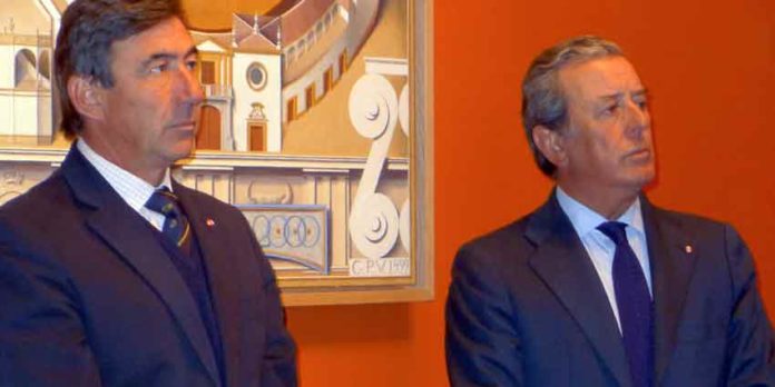 Santiago León, fiscal de la Real Maestranza, y Javier Benjumea, actual teniente de hermano mayor de la Corporación, se convierten en piezas claves en la compleja solución al escándalo de la Maestranza. (FOTO: Paco Díaz)