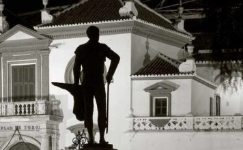 La Maestranza camina hacia un horizonte oscuro.