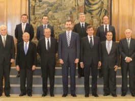 La actual Junta de Gobierno de la Real Maestranza de Caballería de Sevilla, en una audiencia con el Príncipe de Asturias.