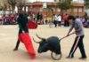 Demostración de toreo de salón de los alumnos de la Escuela Taurina de La Algaba en el colegio Giner de los Ríos.