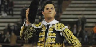 Daniel Luque, a hombros hoy en Valencia. (FOTO: torosvalencia.com)