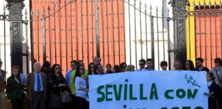 Acto de protesta del pasado viernes en la Puerta del Príncipe. (FOTO: Javier Martínez)