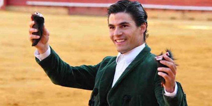 El sevillano Pablo Aguado ha triunfado esta tarde en la plaza de toros de Huelva. (FOTO: Xosé Andrés)