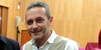 Rafael Recio, alcalde del PSOE de Camas, rechaza la ausencia de Oliva Soto en la Feria de Abril y respalda las manifestaciones en la Maestranza de sus seguidores. (FOTO: Javier Martínez)