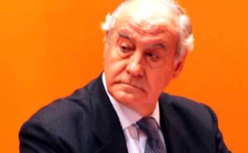 Ramón Valencia fue el encagado de anunciar la 'gran noticia' del mantenimiento de los mismos precios de las entradas a pesar de la ausencia de hasta siete principales figuras: José Tomás, Juli, Morante, Manzanares, Juli, Talavante, Perera y Hermoso de Mendoza. (FOTO: Javier Martínez)