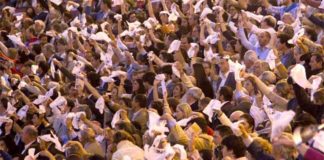 Los abonados han convocados una pañolada tras el paseíllo cada día de toros en la Maestranza como medida de protesta.