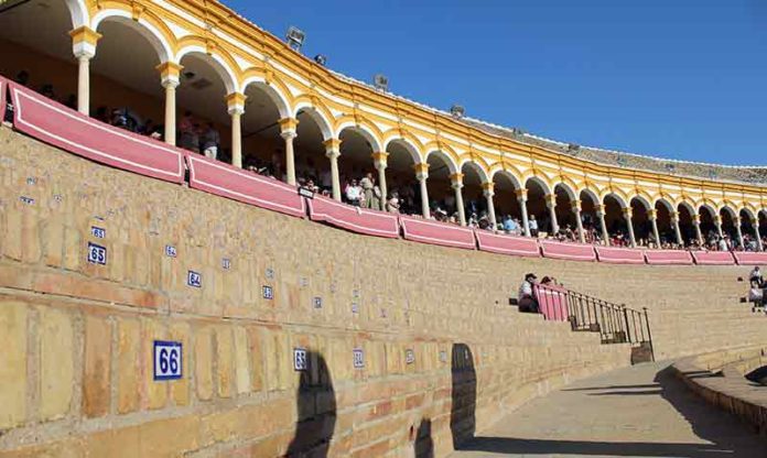 El dató más destacado de la Feria de Abril ha sido la ausencia de público. (FOTO: Javier Martínez)