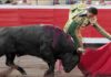 Gran natural de El Cid esta tarde a un toro de Victorino Martín en Bilbao. (FOTO: Manu de Alba / mundotoro.com)