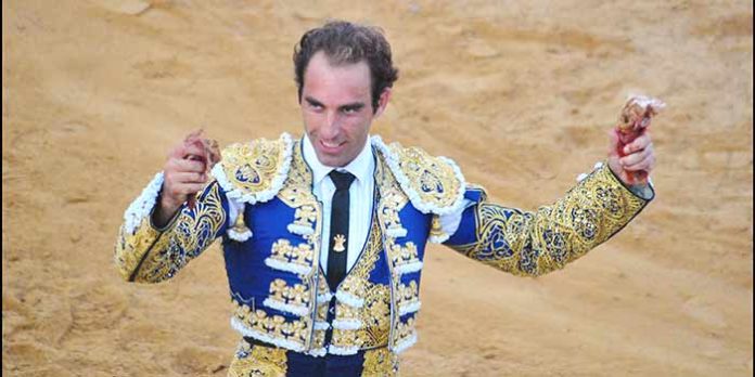 Salvador Cortés, en la corrida de la reciente Feria de Zalamea. (FOTO: Arizmendi)