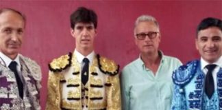 Esaú Fernández junto a su apoderado Hipólito.
