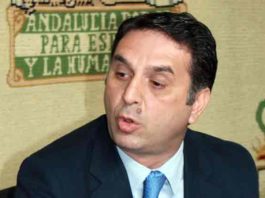 El delegado de la Junta de Andalucía, Javier Fernández, sigue sin explicar lo sucedido en Écija. (FOTO: Javier Martínez)