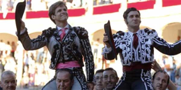 El Juli y Morante, a hombros hoy en Ronda. (FOTO: Arjona/mundotoro.com)