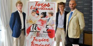 Borja y Javier Jiménez, junto al empresario José Luis Peralta en la presentación del cartel de Espartinas.