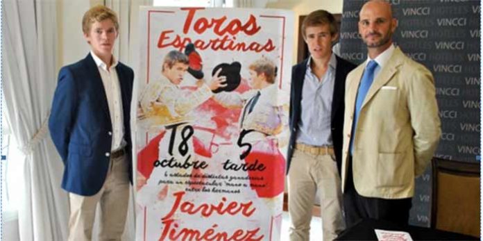 Borja y Javier Jiménez, junto al empresario José Luis Peralta en la presentación del cartel de Espartinas.