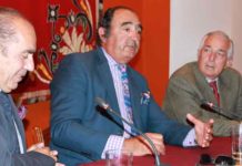 En el centro, el ganadero sevillano Leopoldo de la Maza (FOTO: Javier Martínez)