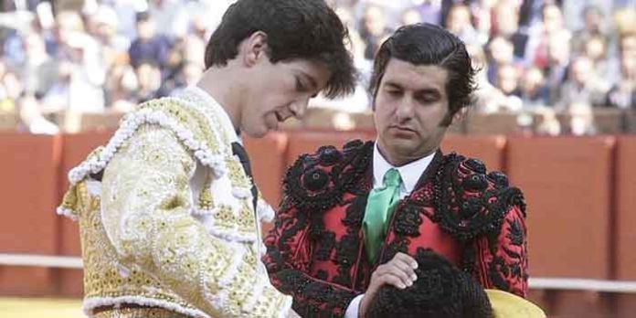 Esaú Fernández y Morante de la Puebla, el día de la alternativa en la Maestranza del torero de Camas.