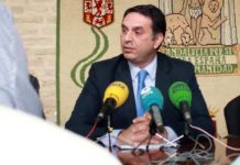 Los tres años de gestión de Javier Fernández, el ya ex delegado de la Junta de Andalucía en Sevilla, no ha servido para avances taurinos en la provincia sevillana. (FOTO: Javier Martínez)