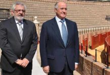 Los cuestionados empresarios de la Maestranza, hoy tras la rueda de prensa. (FOTO: Toromedia)