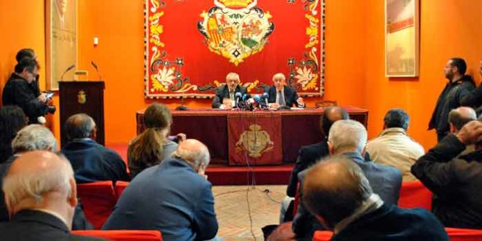 Los empresarios, durante la rueda de prensa de hoy. (FOTO: Toromedia)