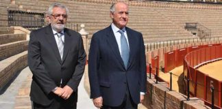 Los cuestionados empresarios de la Maestranza, hoy tras la rueda de prensa. (FOTO: Toromedia)